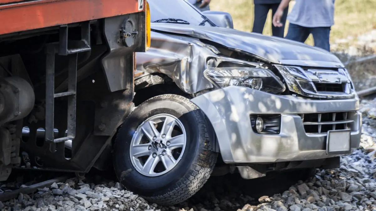 2 Women Flee After Car Crash Damages DART Lines